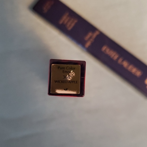 Estee Lauder sculpting lip lacquer in Wicked Apple - Picture 2 of 3